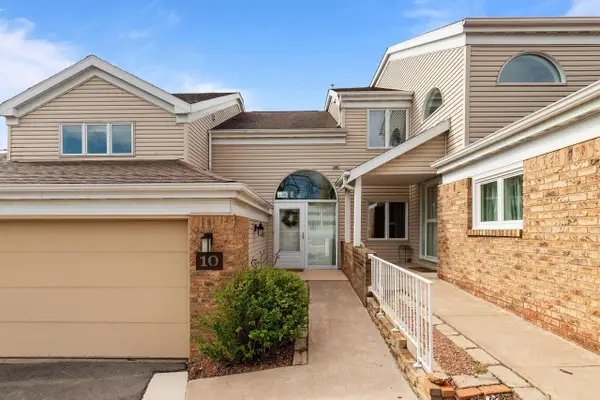 10 S LAWRENCE COURT, Appleton, WI 54911