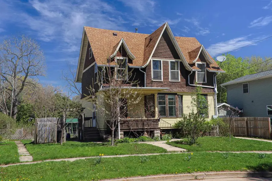 826 E WASHINGTON STREET, Appleton, WI 54911 - #3