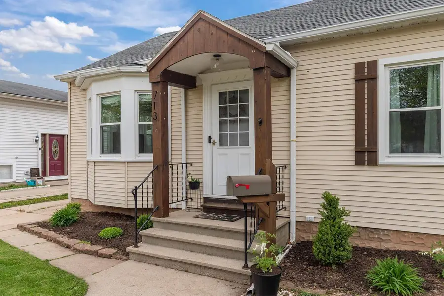 713 N SAWYER STREET, Oshkosh, WI 54902 - #2