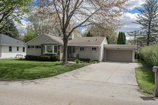 1967 PALISADES DRIVE, Appleton, WI 54915