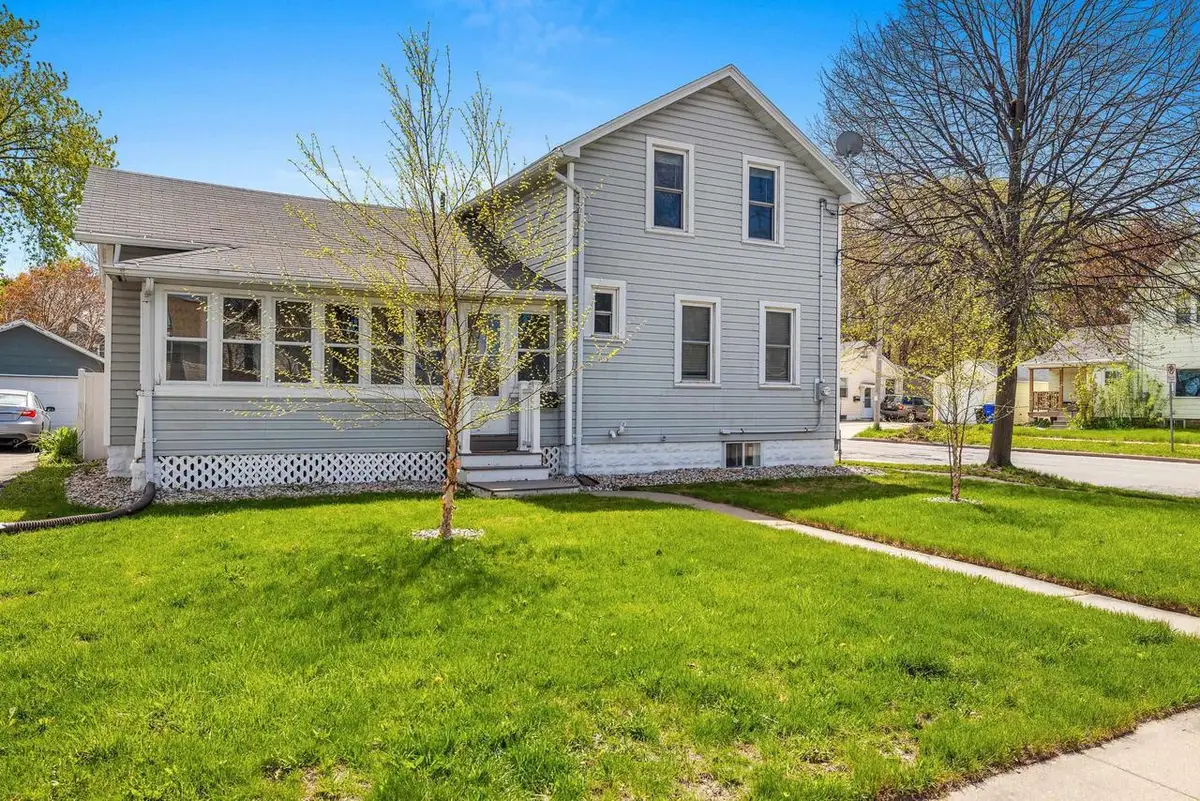 933 W LAWRENCE STREET, Appleton, WI 54914 - #1
