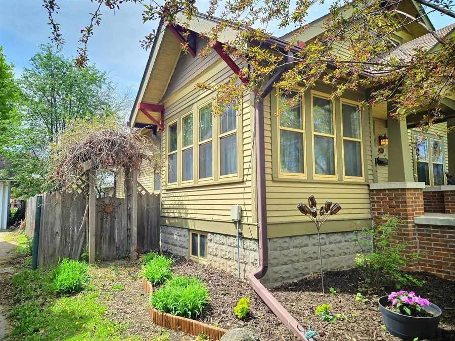 1513 N MAIN STREET, Oshkosh, WI 54901 - #2