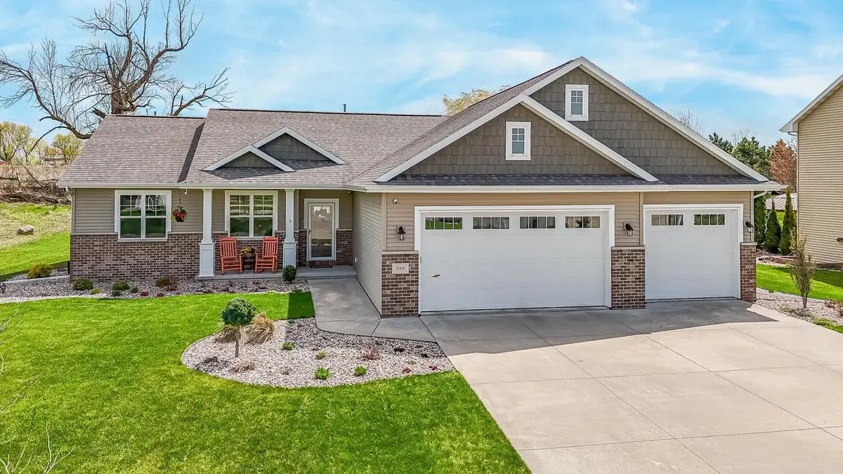 889 W HUBBLE LANE, Appleton, WI 54913 - #1