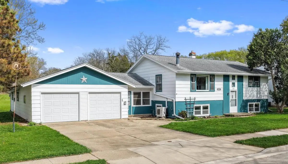 1041 S 6TH STREET, De Pere, WI 54115 - #1