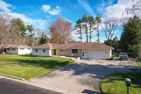 929 EDGEWOOD CIRCLE, Marinette, WI 54143