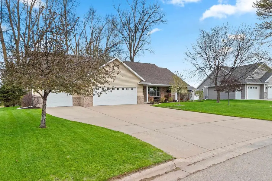 2460 WARM MEADOWS DRIVE, Green Bay, WI 54303 - #2