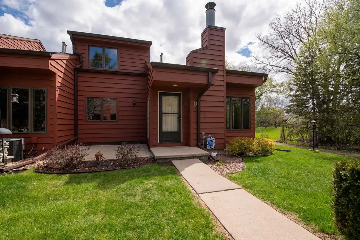 2240 MEADOWBROOK COURT, Oshkosh, WI 54904 - #1