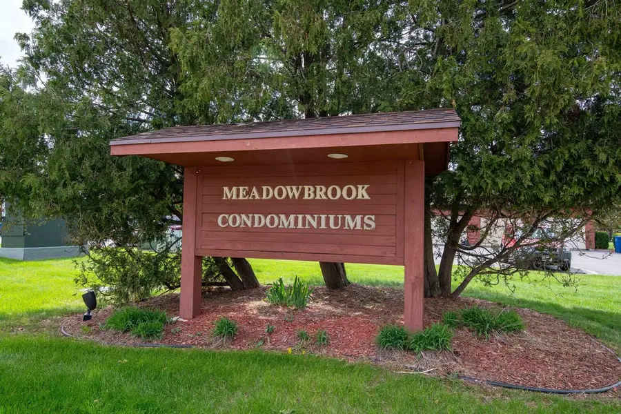 2240 MEADOWBROOK COURT, Oshkosh, WI 54904 - #2