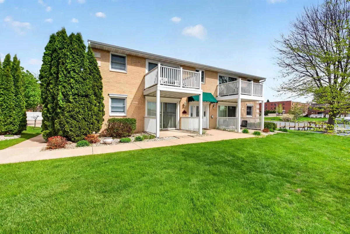 553 GOLD STREET  #204, Green Lake, WI 54941 - #1