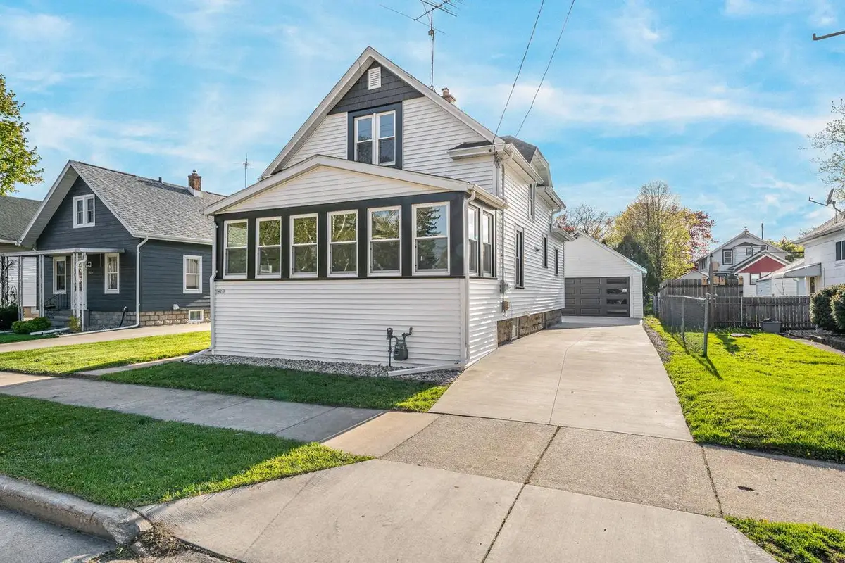 1421 CEDAR STREET, Oshkosh, WI 54901 - #1