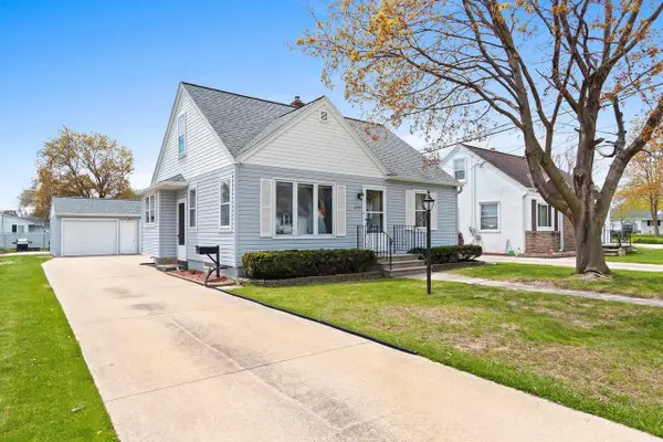 1299 DESNOYERS STREET, Green Bay, WI 54303