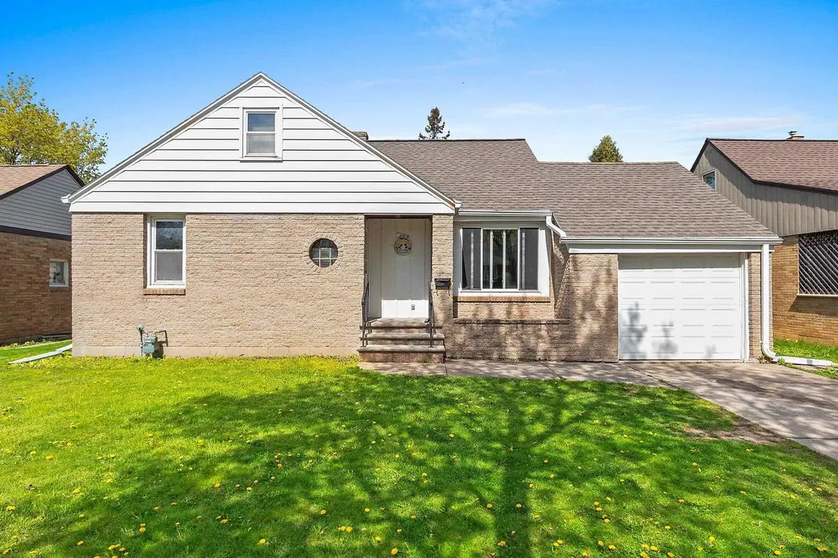 1012 REDWOOD DRIVE, Green Bay, WI 54304 - #1