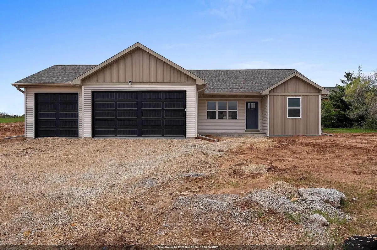 1900 SOUTHLAND LANE, New London, WI 54961 - #1
