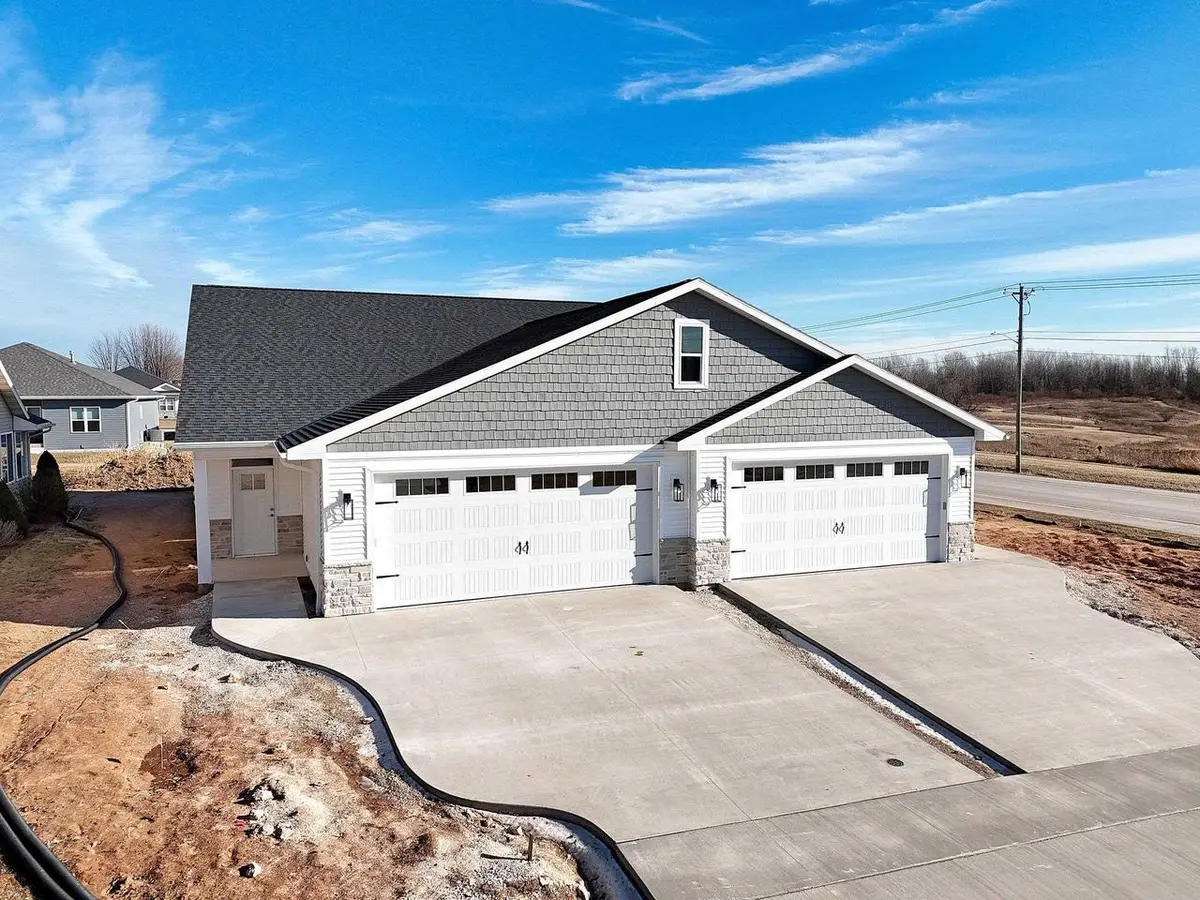 1901 HIDDEN HOLLOW LANE, Manitowoc, WI 54220 - #1