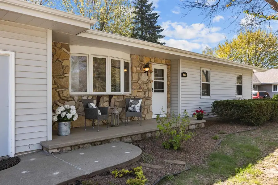 32 THISTLE DOWN COURT, Appleton, WI 54915 - #2