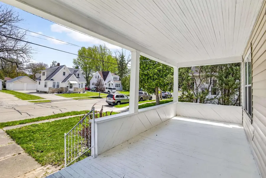 355 OAK STREET, Menasha, WI 54952 - #3