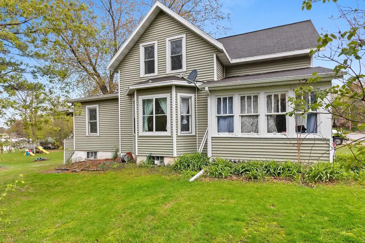63 N 12TH STREET, Clintonville, WI 54929 - #1