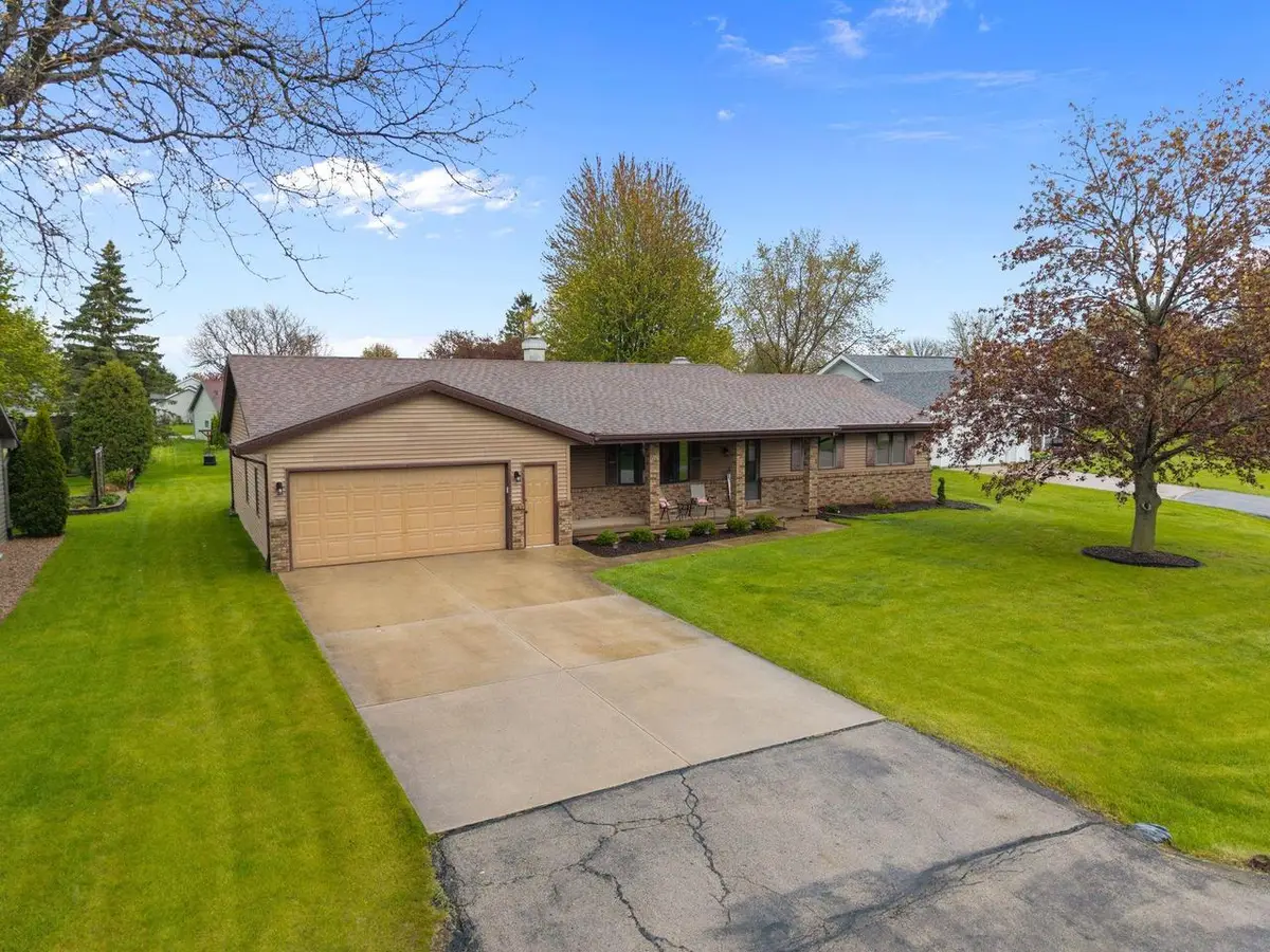 W2572 COLONIAL COURT, Appleton, WI 54915 - #1