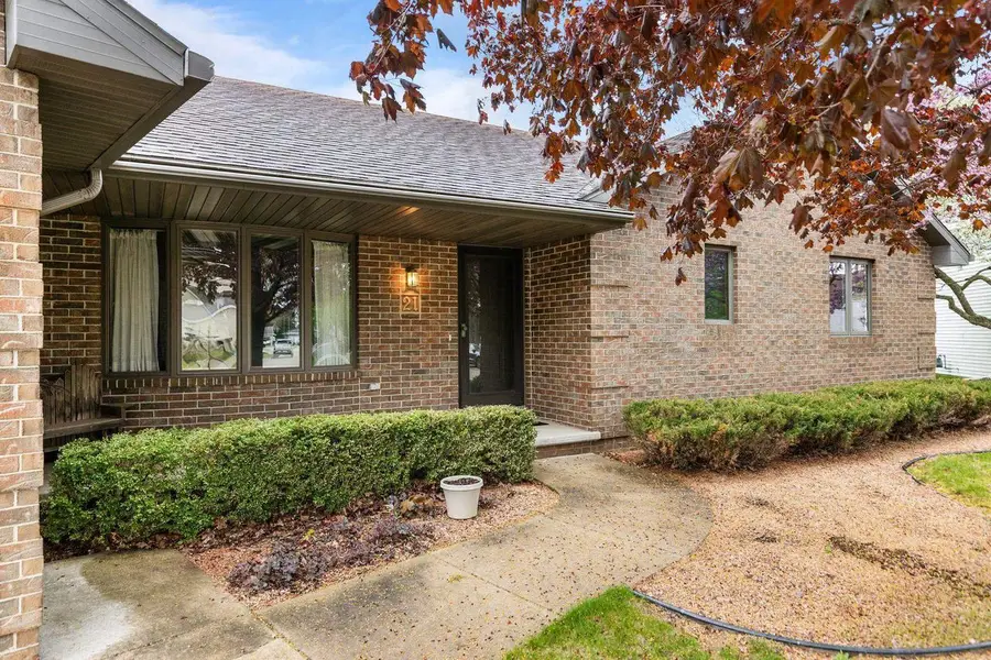 21 KENSINGTON COURT, Appleton, WI 54915 - #3