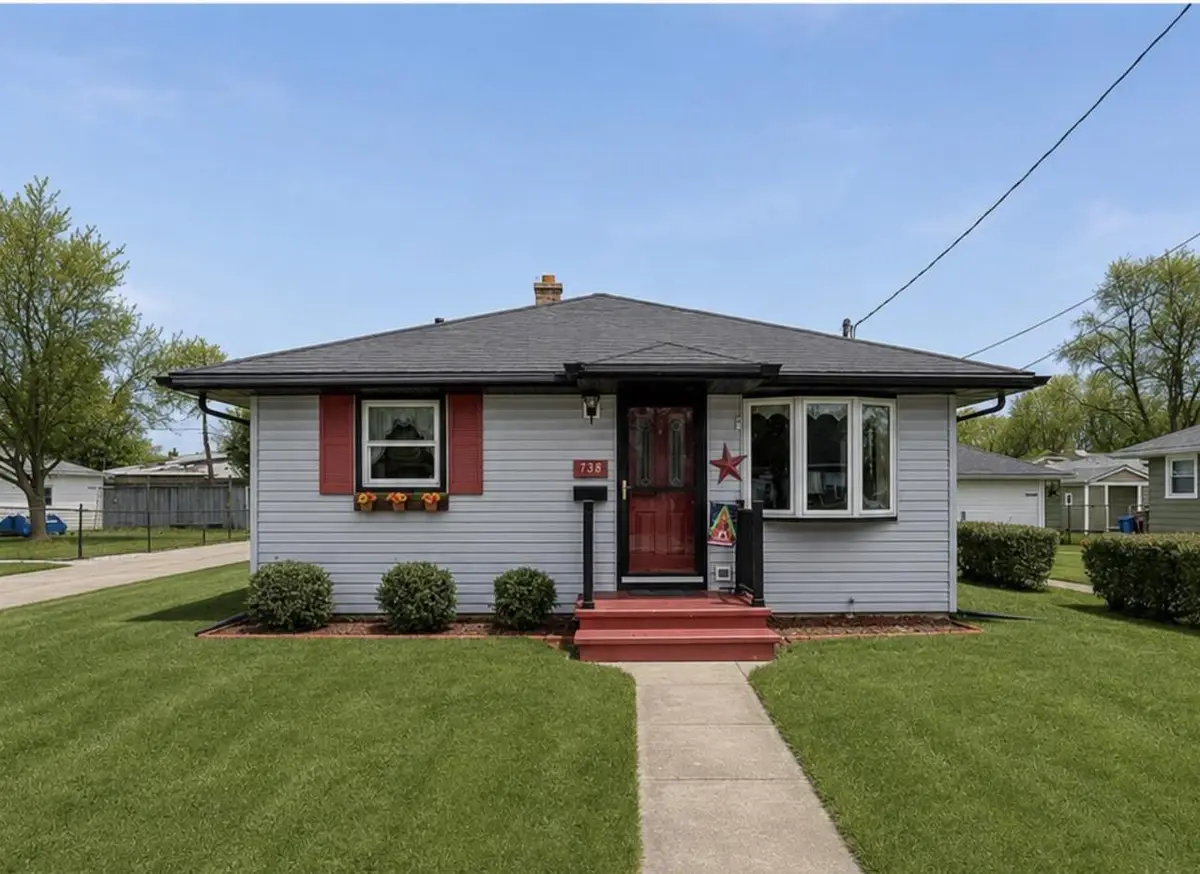 738 LONDON STREET, Menasha, WI 54952 - #1