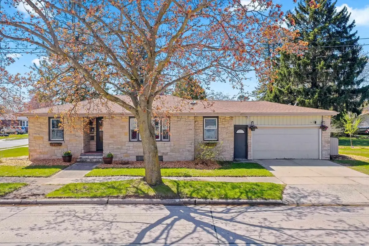 3002 PRAIRIE STREET, Two Rivers, WI 54241 - #1