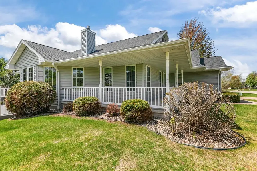 118 HONEYSUCKLE DRIVE, Hortonville, WI 54944 - #3