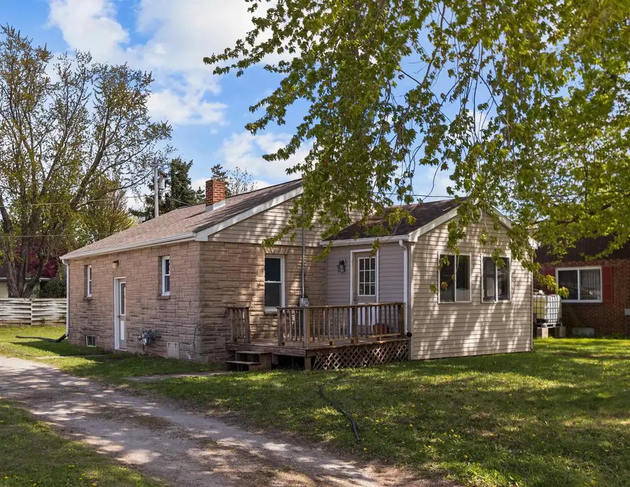 1212 S COMMERCIAL STREET, Neenah, WI 54956 - #2