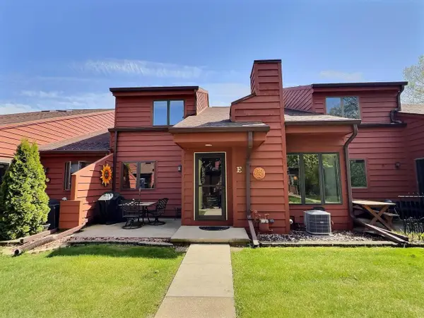 2230 MEADOWBROOK COURT, Oshkosh, WI 54904