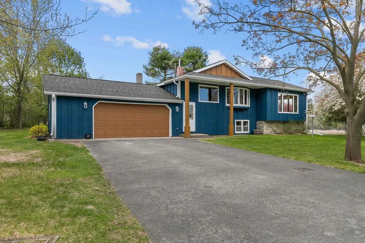 185 ISLAND DRIVE, Iola, WI 54945 - #1