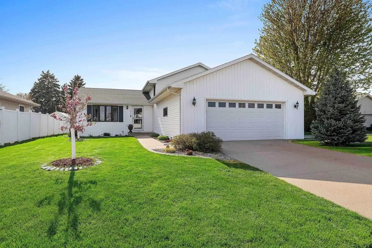 3861 COBBLESTONE COURT, Oshkosh, WI 54901 - #1