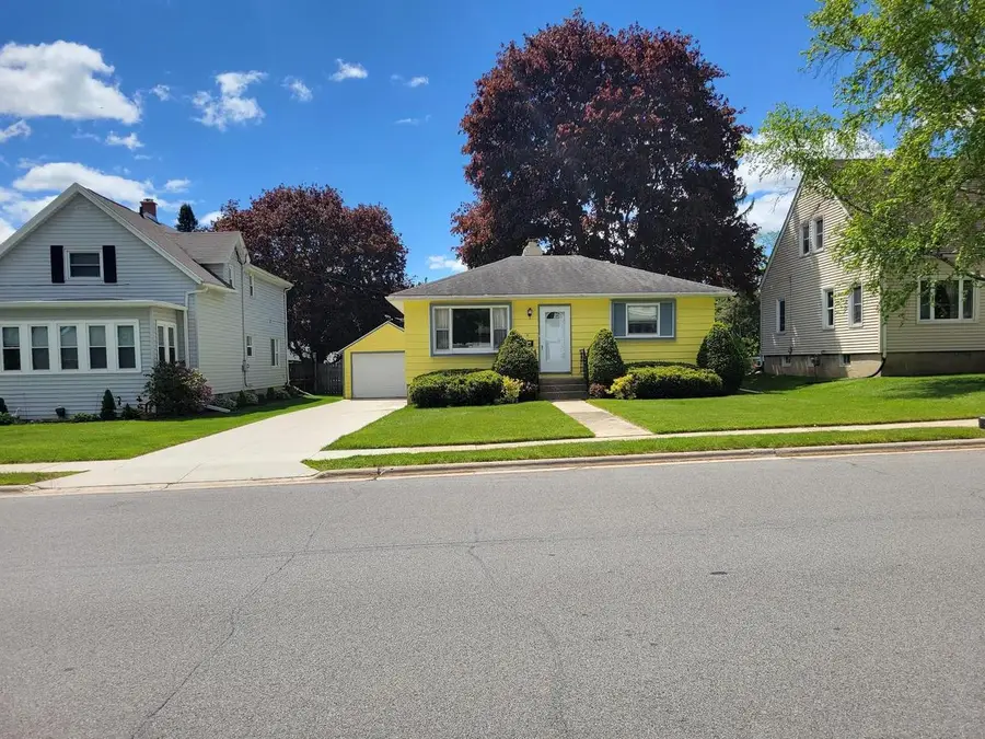 135 E BURNETT STREET, Beaver Dam, WI 53916 - #2