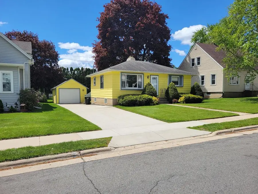 135 E BURNETT STREET, Beaver Dam, WI 53916 - #3