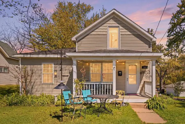 512 N FRANKLIN STREET, Waupaca, WI 54981