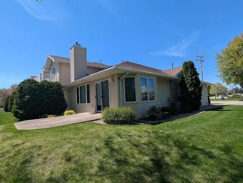2721 W 9TH AVENUE, Oshkosh, WI 54904 - #3