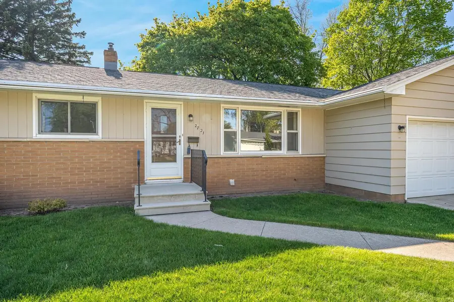 2721 N VIOLA STREET, Appleton, WI 54911 - #2