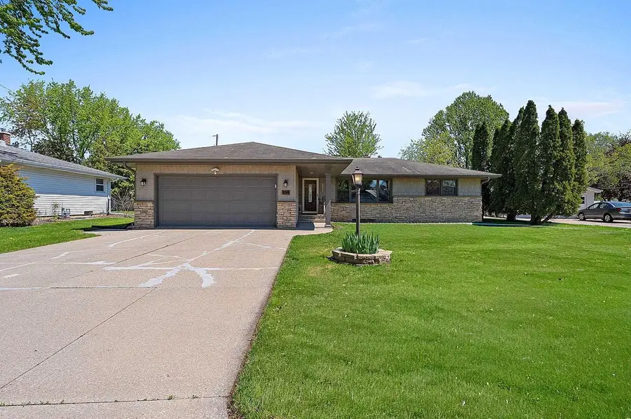 1094 MELROSE STREET, Neenah, WI 54956 - #2