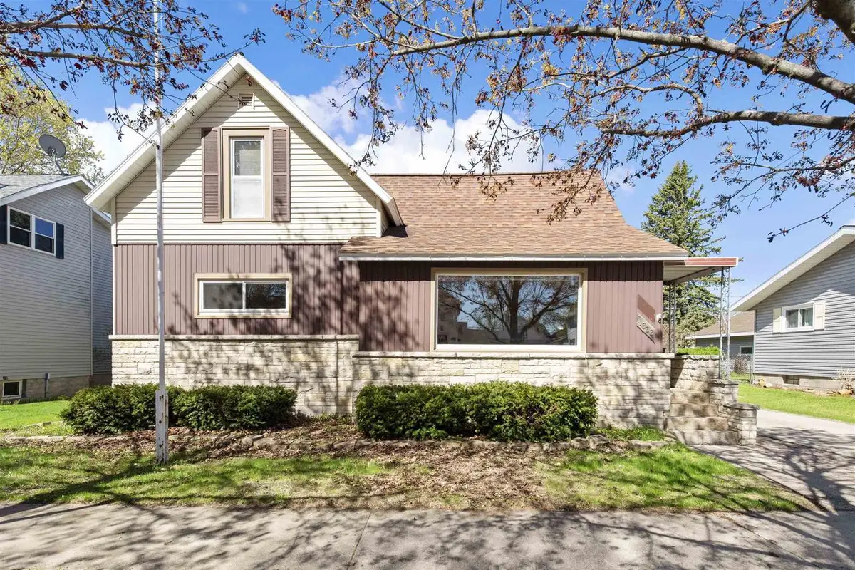 1333 OAKES STREET, Marinette, WI 54143 - #1