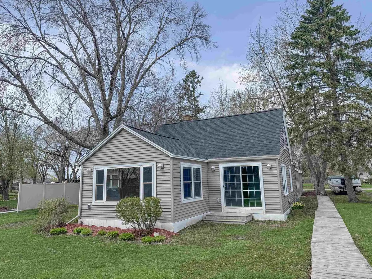 2953 SHADOW LANE, Oshkosh, WI 54901 - #1