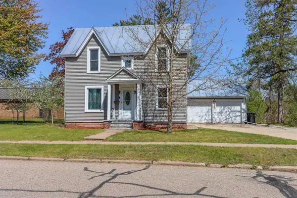 611 SHEARER STREET, Waupaca, WI 54981