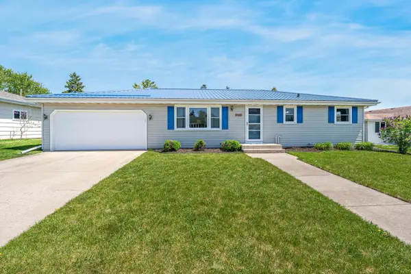 1290 WILD ROSE LANE, Neenah, WI 54956