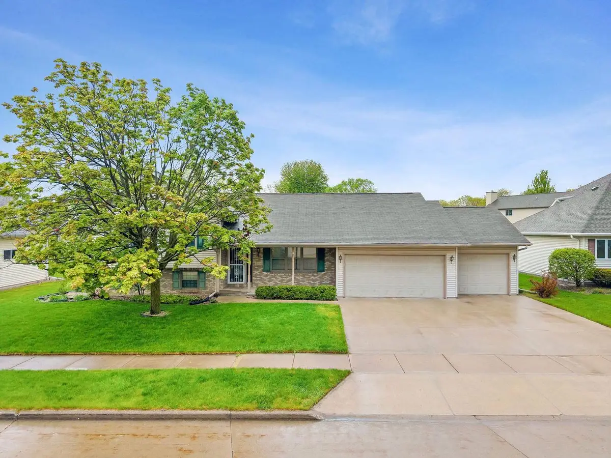 2108 S MATTHIAS STREET, Appleton, WI 54915 - #1