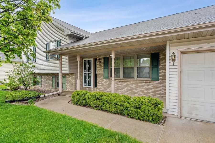 2108 S MATTHIAS STREET, Appleton, WI 54915 - #2