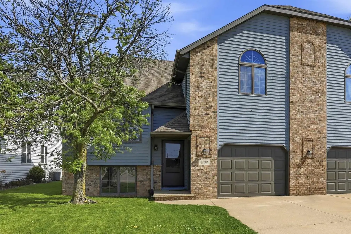 1700 E TRACIA LANE, Appleton, WI 54911 - #1