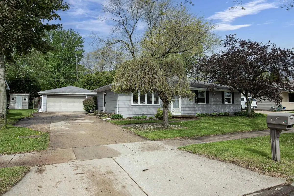 3149 N DURKEE STREET, Appleton, WI 54911 - #1
