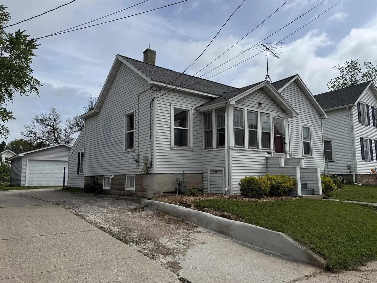 842 W 10TH AVENUE, Oshkosh, WI 54902 - #1