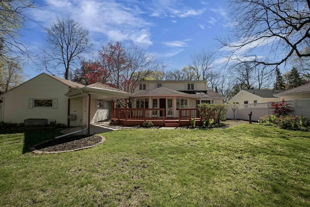 2207 S GLADYS AVENUE, Appleton, WI 54915 - #1