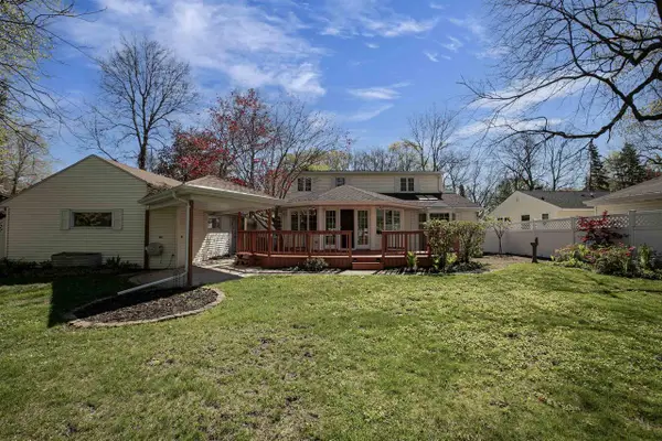 2207 S GLADYS AVENUE, Appleton, WI 54915