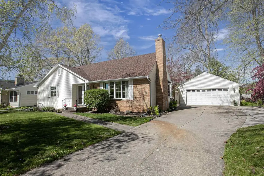 2207 S GLADYS AVENUE, Appleton, WI 54915 - #3