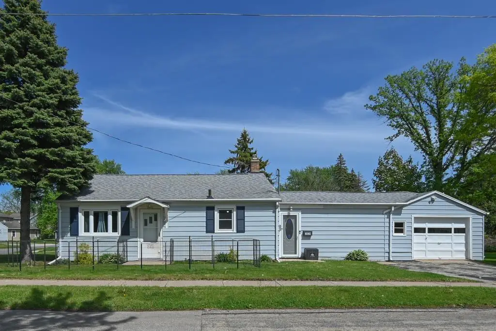 2034 MINERVA STREET, Oshkosh, WI 54901 - #1