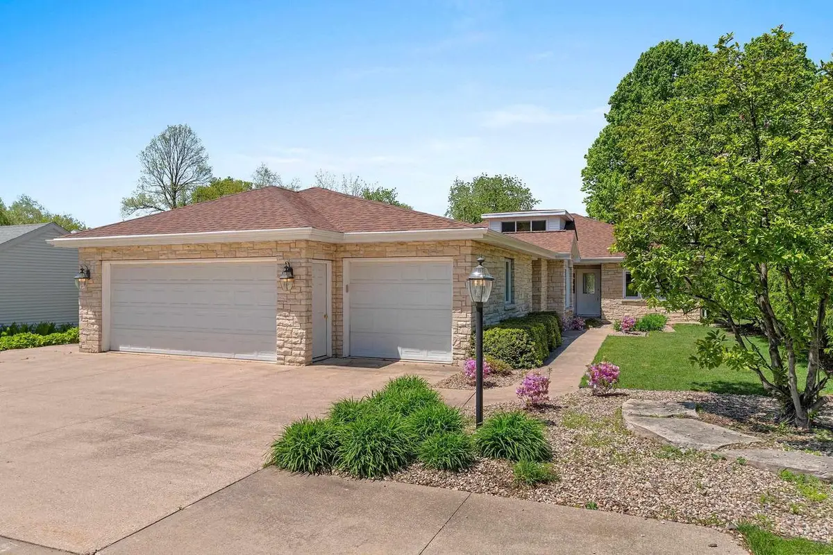 2530 W PALISADES DRIVE, Appleton, WI 54915 - #1